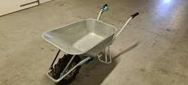 GEBRUIKT Elektrische kruiwagen E-PowerBarrow UV Lithium 100l stalen bak GEBRUIKT Elektrische kruiwagen E-PowerBarrow UV Lithium 100l stalen bak